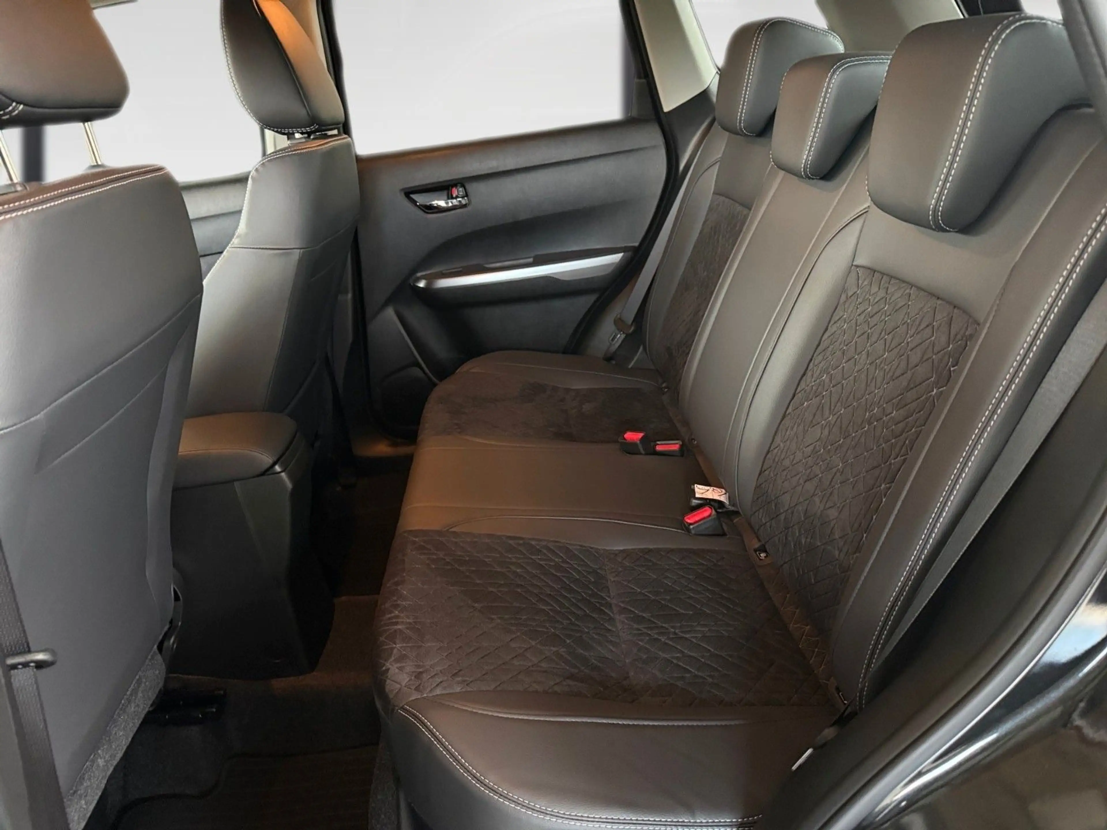Suzuki Vitara 1.4 BOOSTERJET Hybrid Comfort+ Allgrip — photo 11
