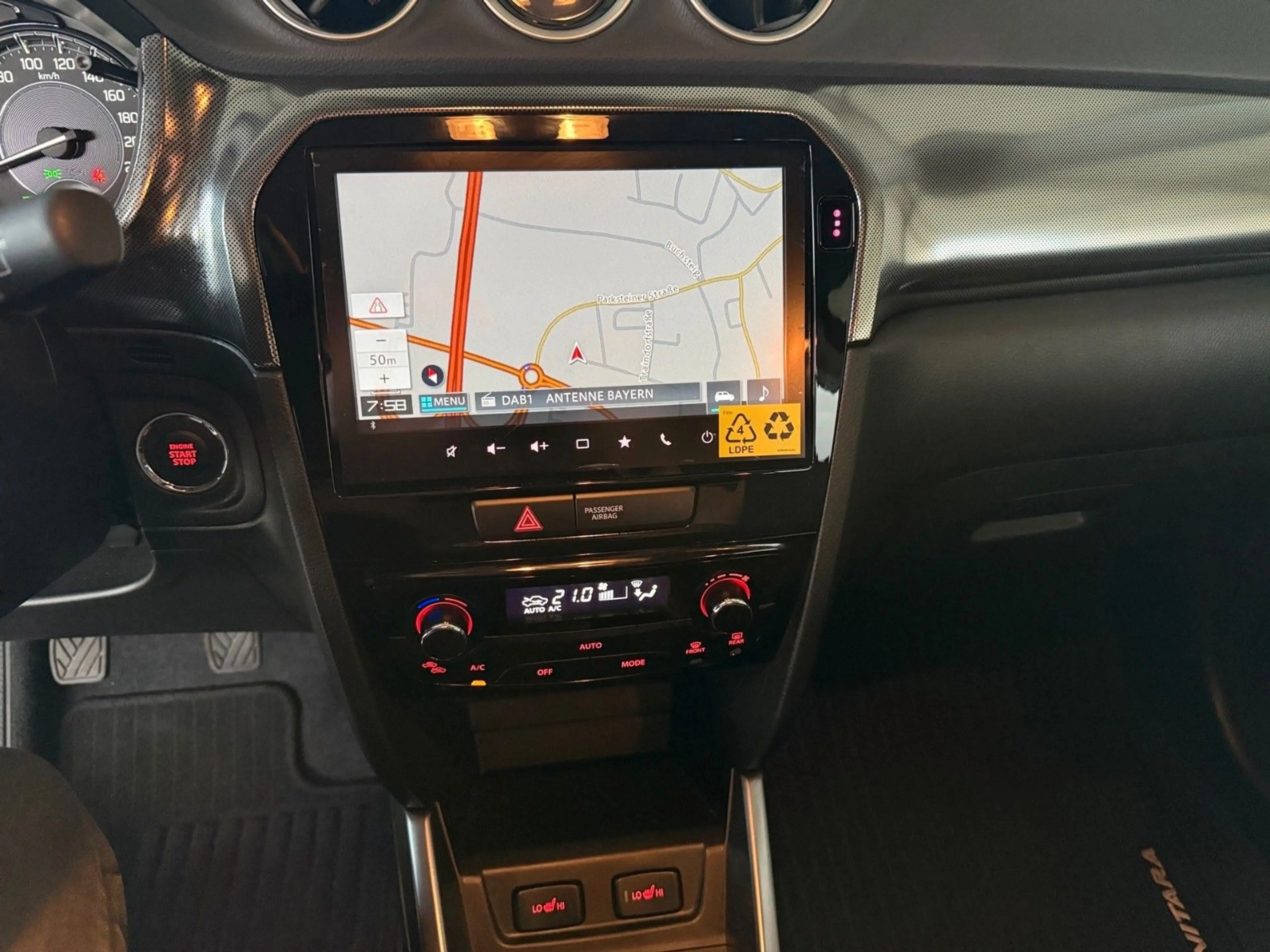 Suzuki Vitara 1.4 BOOSTERJET Hybrid Comfort+ Allgrip — photo 9
