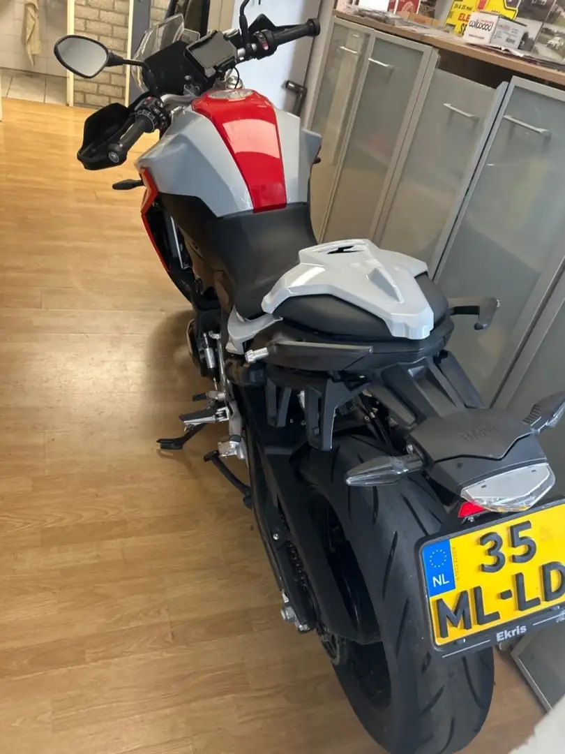 BMW F 900 R - Wit - 2