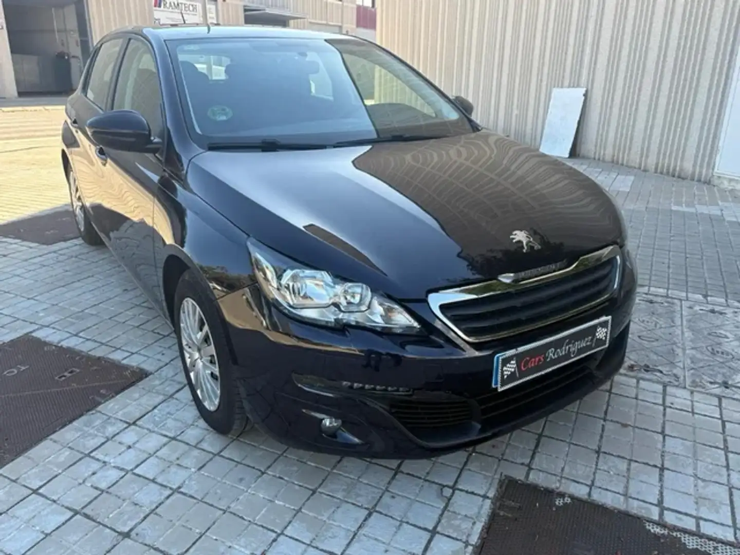 Peugeot 308 1.2 PureTech S&S Access 110 Noir - 2