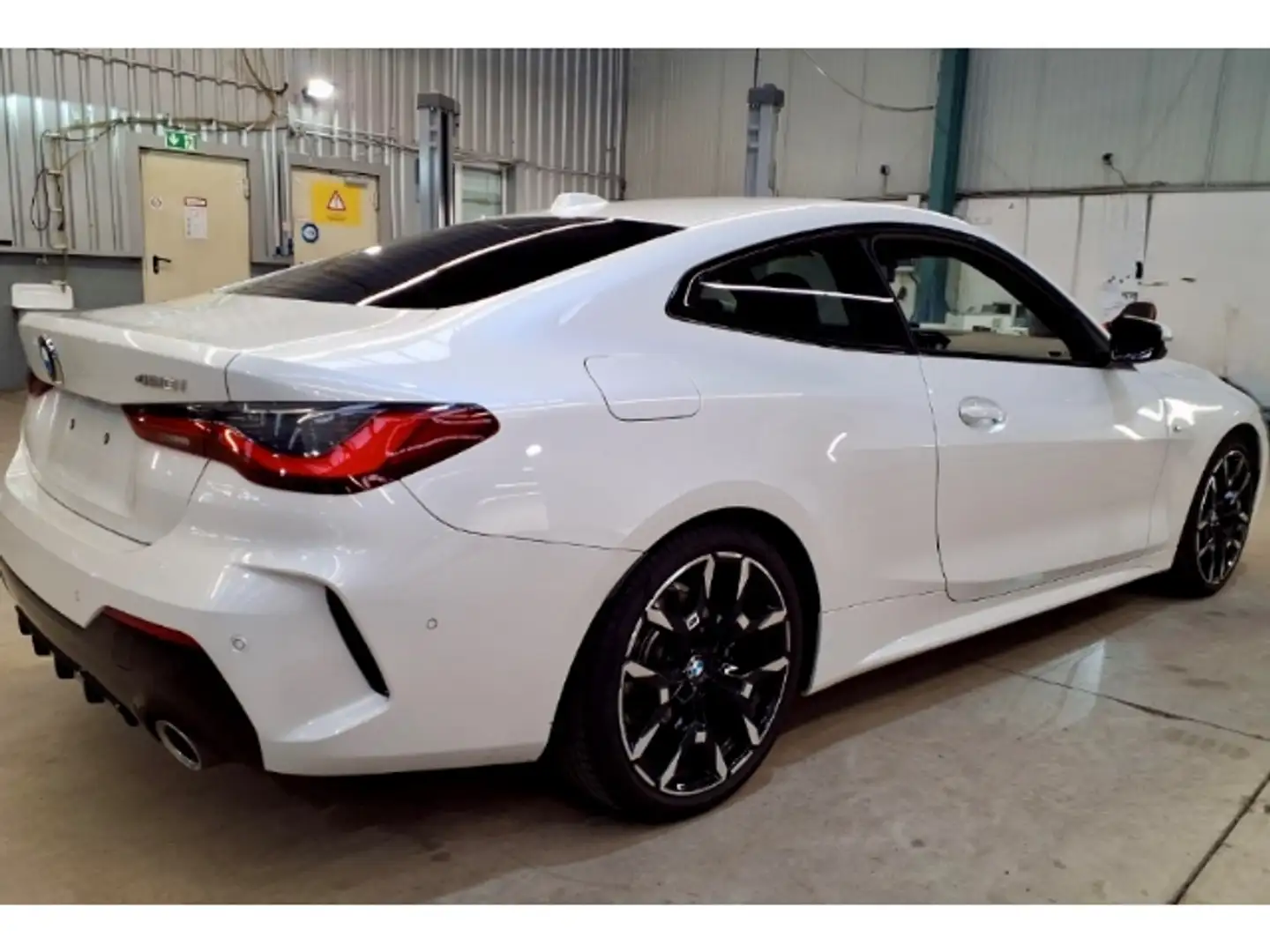 BMW 420 i Coupe M Sport 19'' ACC LCProf Innov.+Comf.Pak. M Weiß - 2