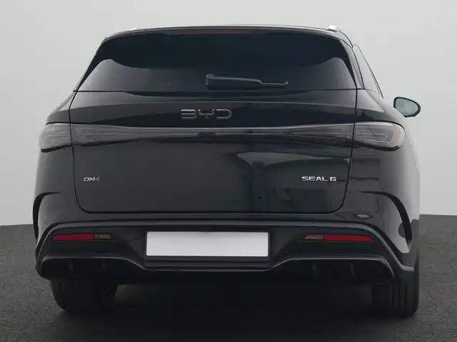 BYD Seal 6 view 4