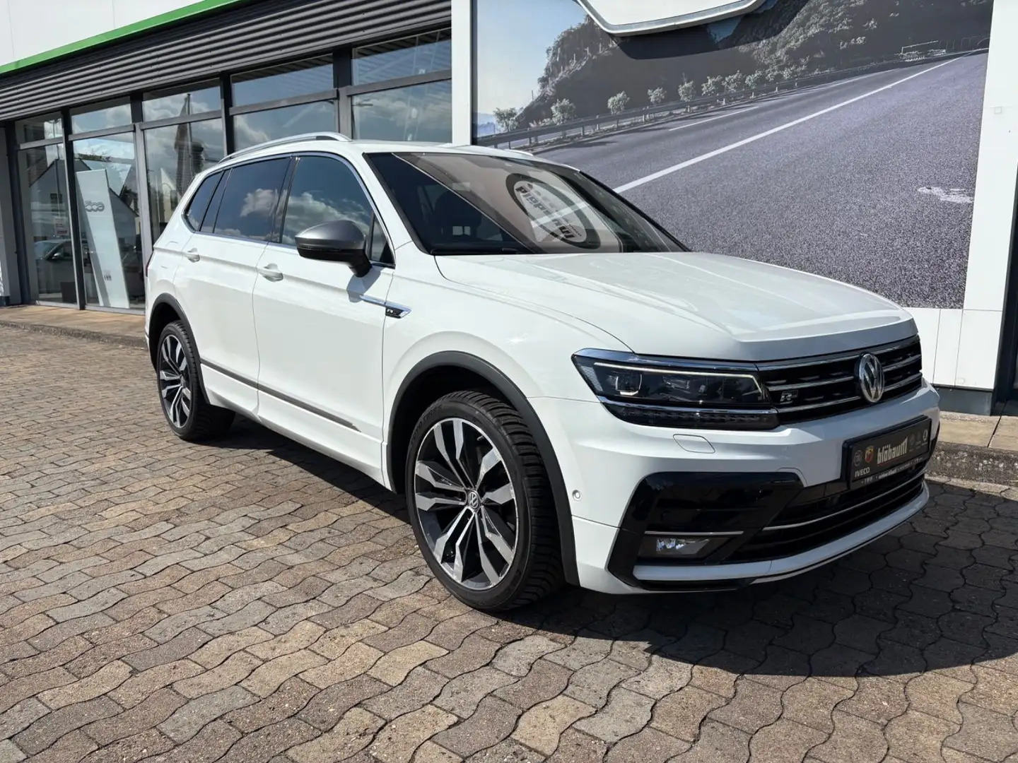 Volkswagen Tiguan Allspace Highli. 4Motion R-Line Pano uvm Weiß - 2