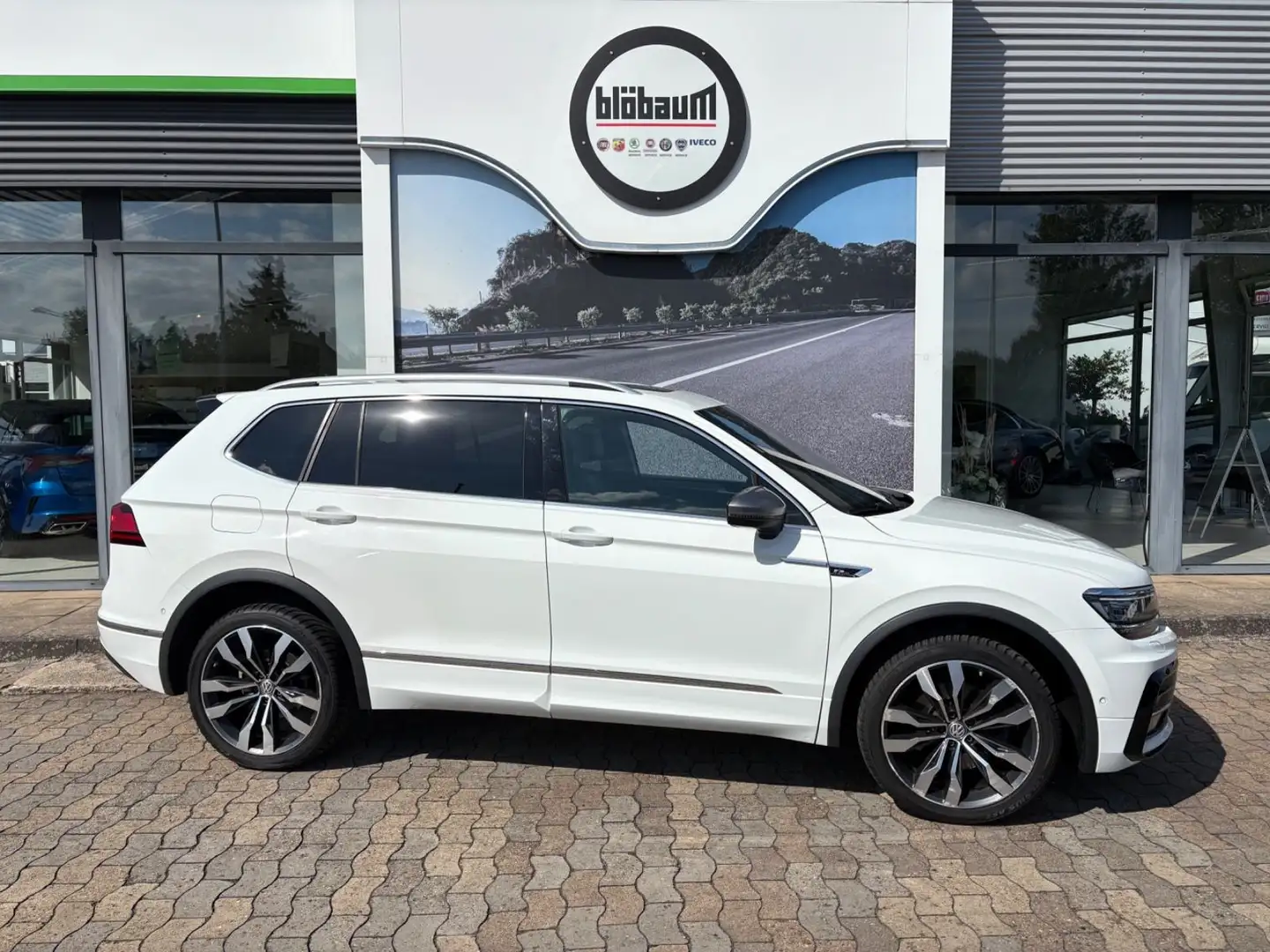 Volkswagen Tiguan Allspace Highli. 4Motion R-Line Pano uvm Weiß - 1