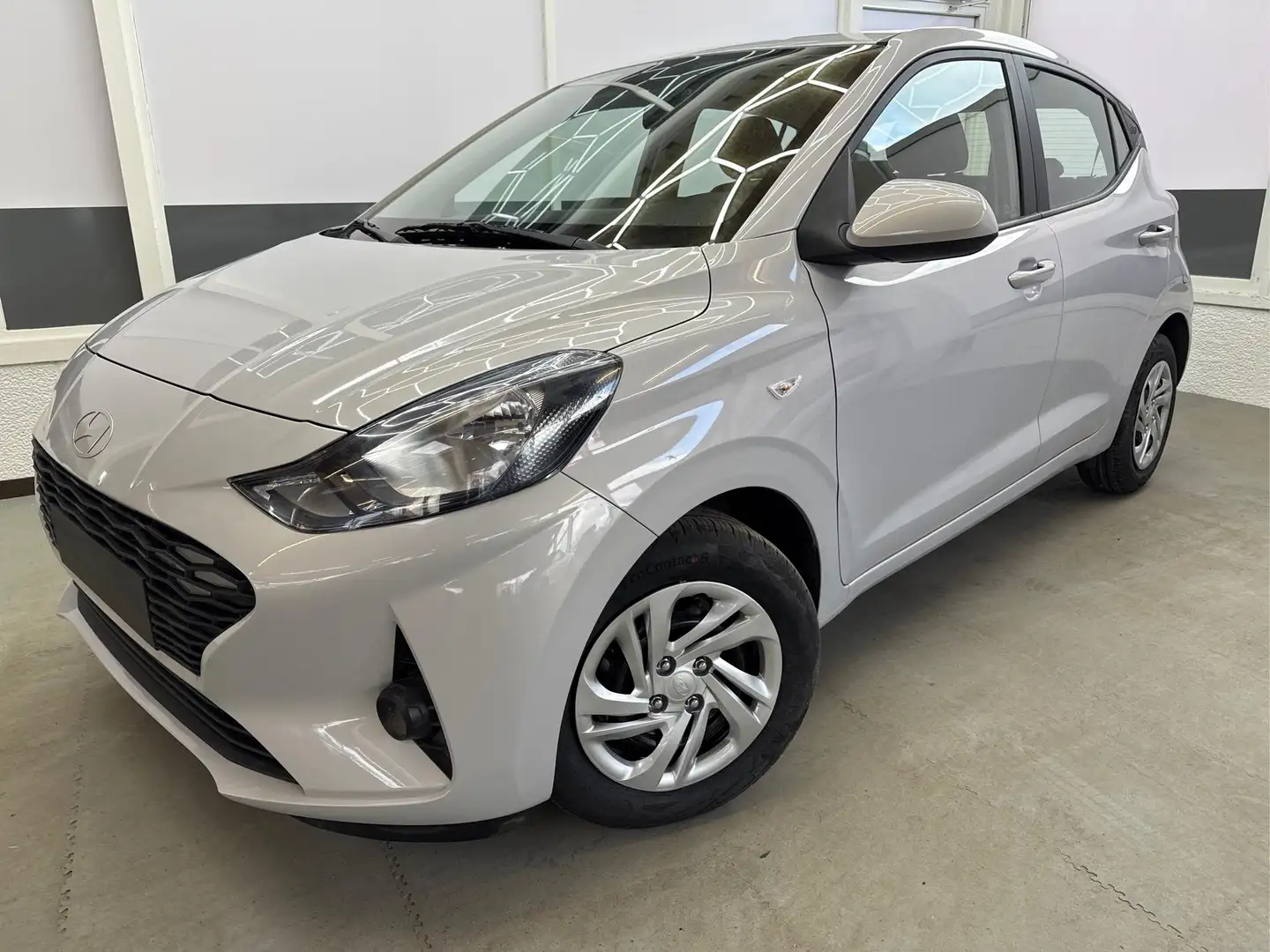Hyundai i10 COMFORT NAVI  PDC TEMPOMAT 1.0 46kW/63PS EURO6 ... Silber - 1