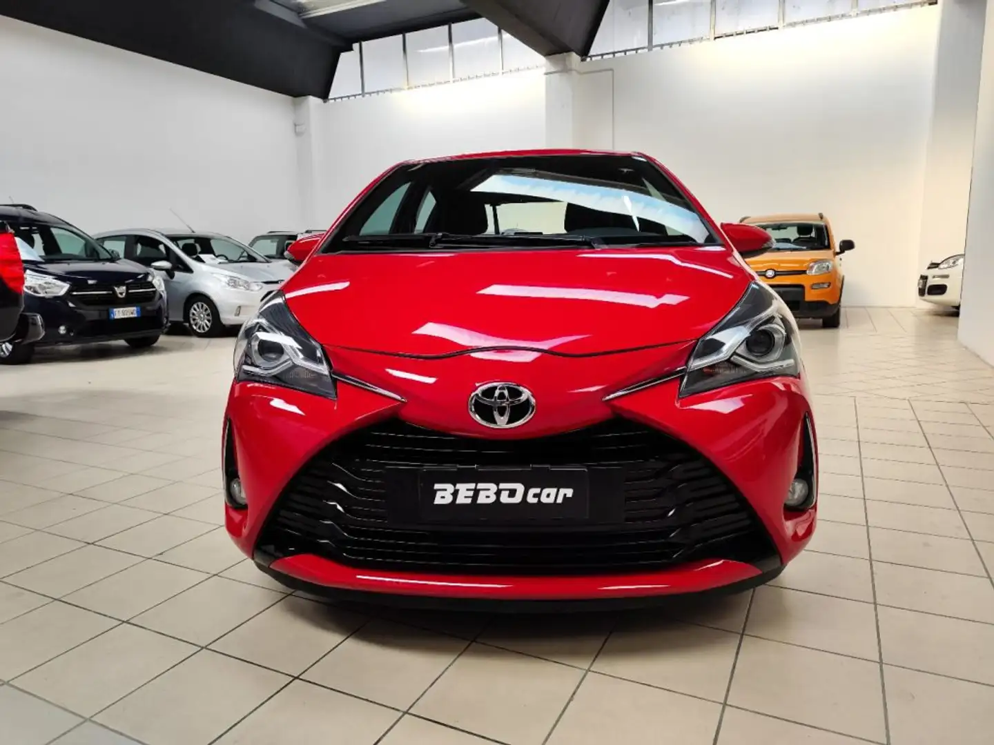 Toyota Yaris 1.0 72 CV 5 porte Lounge Červená - 2