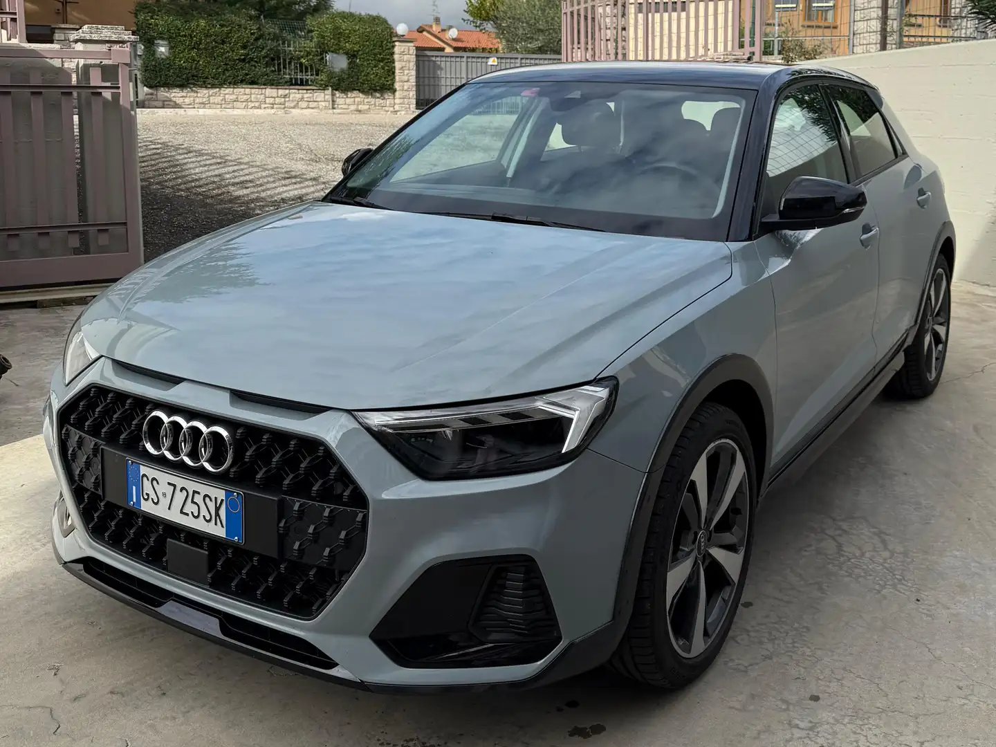 Audi A1 A1 allstreet 30 1.0 tfsi Identity Contrast 116cv Grigio - 1