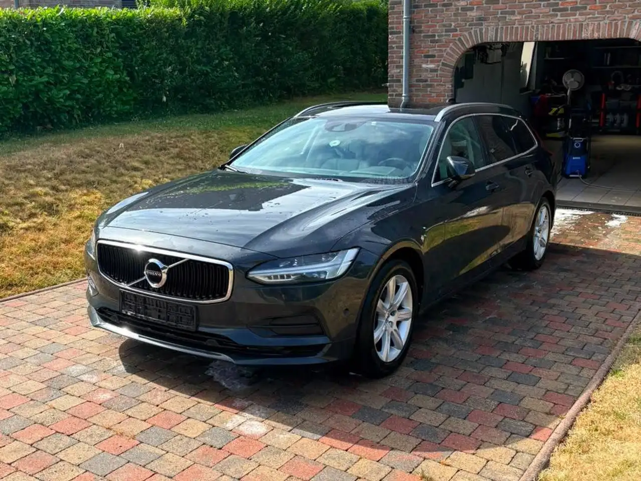 Volvo V90 V90 2.0 D4 Momentum Geartronic — photo 1 of 20