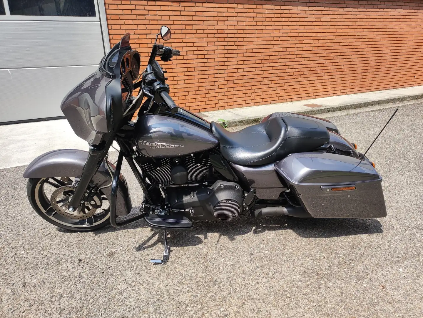 Harley-Davidson Street Glide Сірий - 1