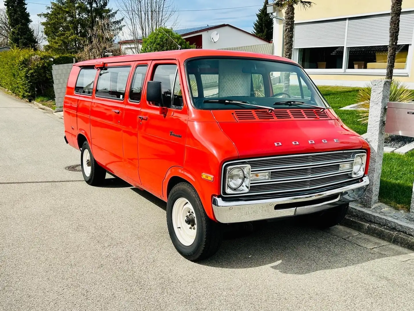 Dodge Van 1976 Dodge Tradesman B300 Fire Dept Van Feuerwehr Kırmızı - 2