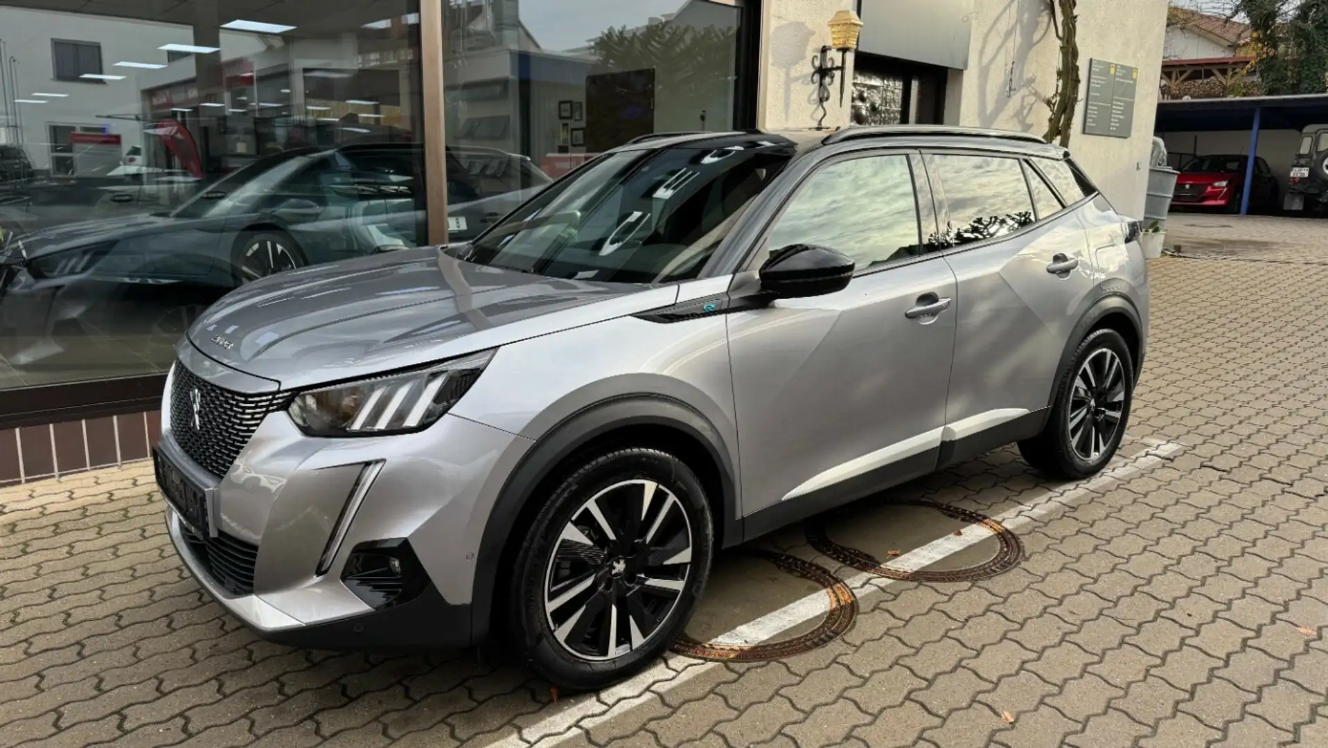 Peugeot e-2008 GT Pack ELEKTRO Silber - 1