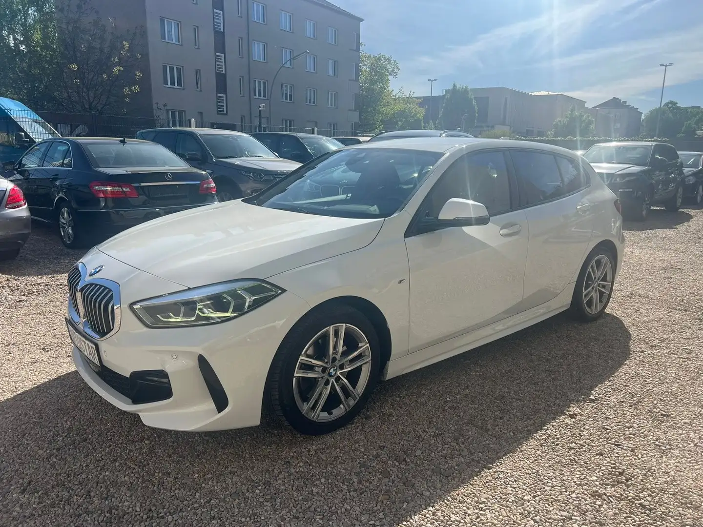 BMW 118 d M Sport M-Packet*Navi*LED*Top Weiß - 1