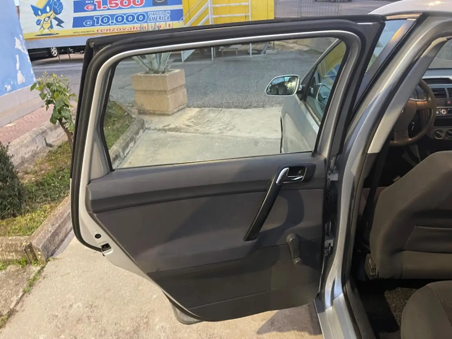 Volkswagen Polo 1.4/80CV 16V 5p. Comfort. BiFuel G Grey - 2