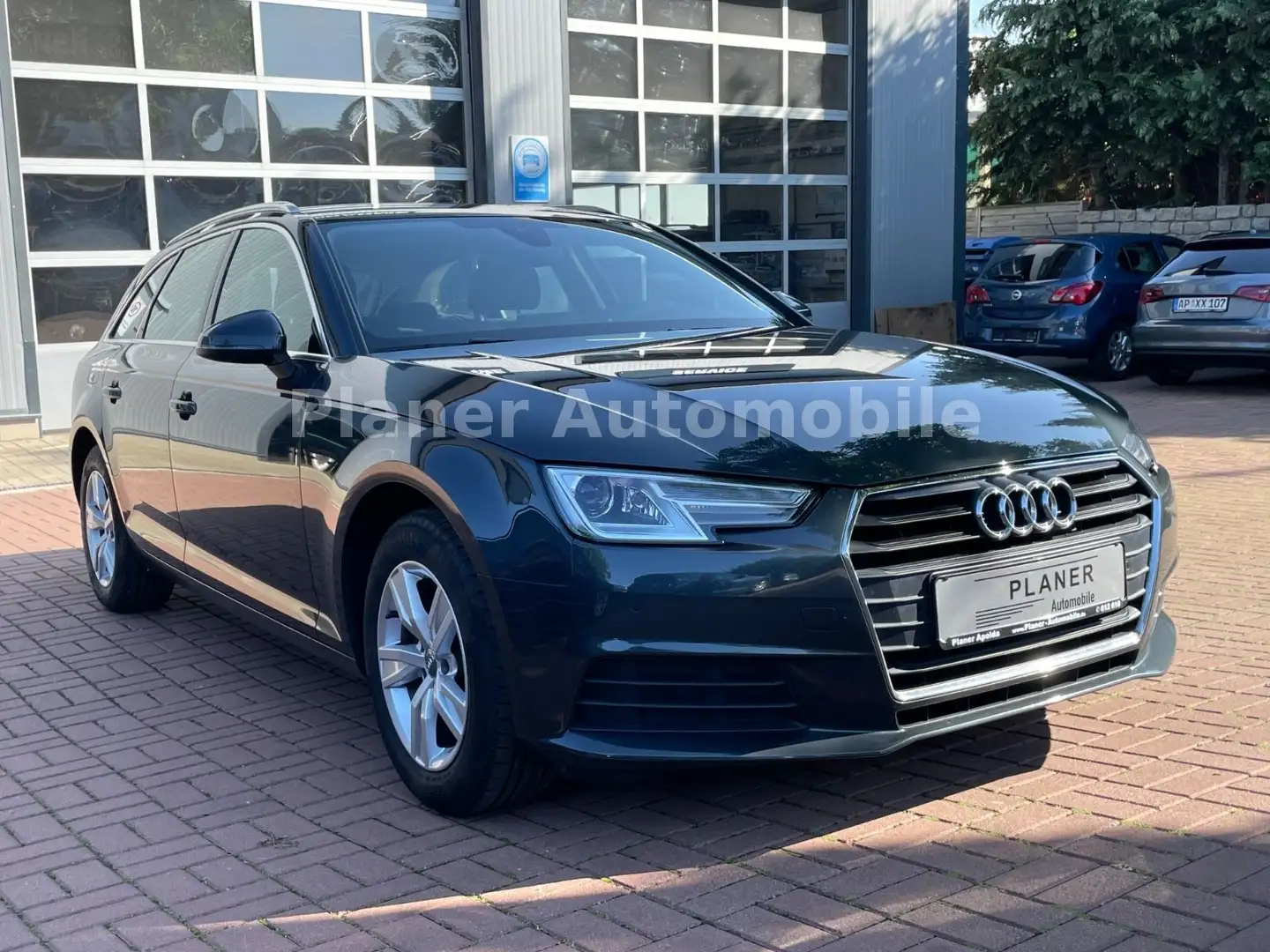 Audi A4 Avant Xenon Navi Sitz. AHK HU+Service neu Gris - 1