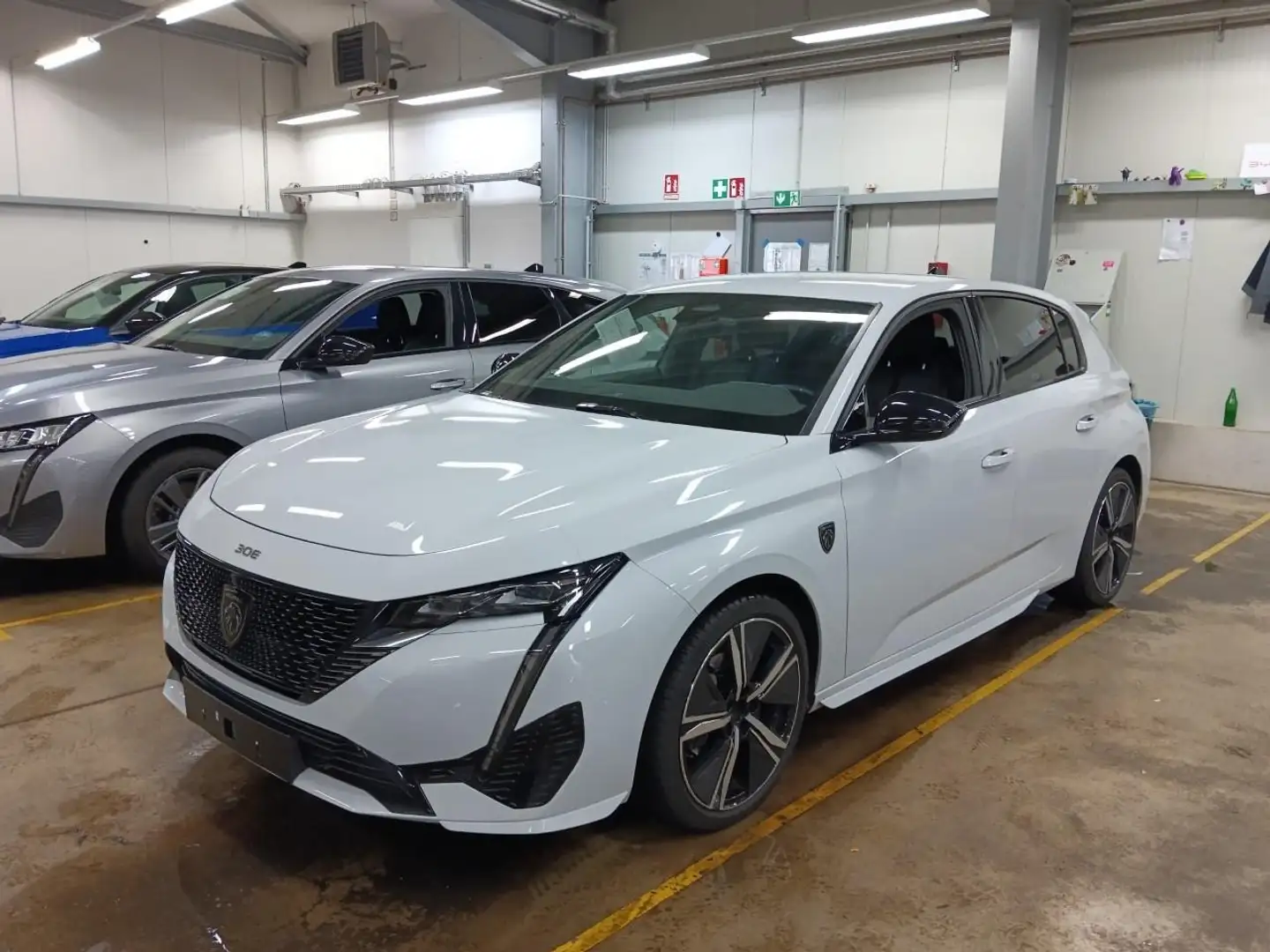 Peugeot 308 1.2 PureTech 130 GT ACC FLA 360 MATRIX KAM Blanco - 2