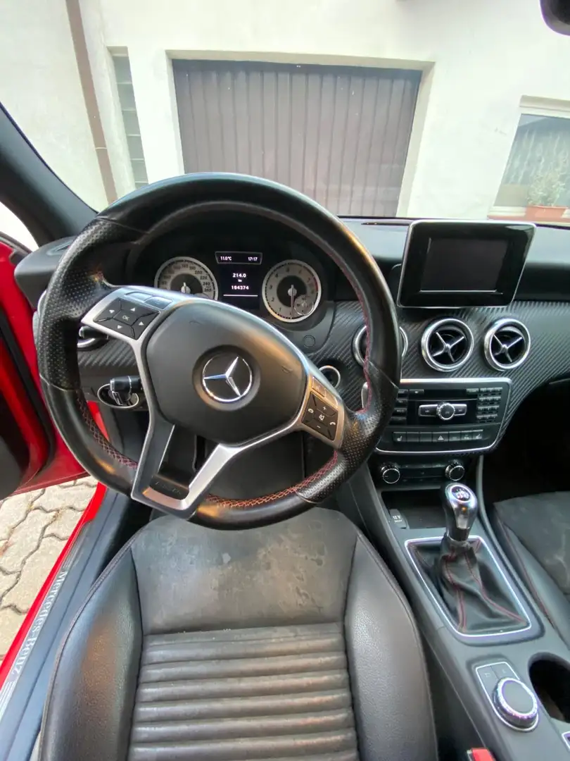 Mercedes-Benz A 180 AMG Line Vollausstattung Red - 2