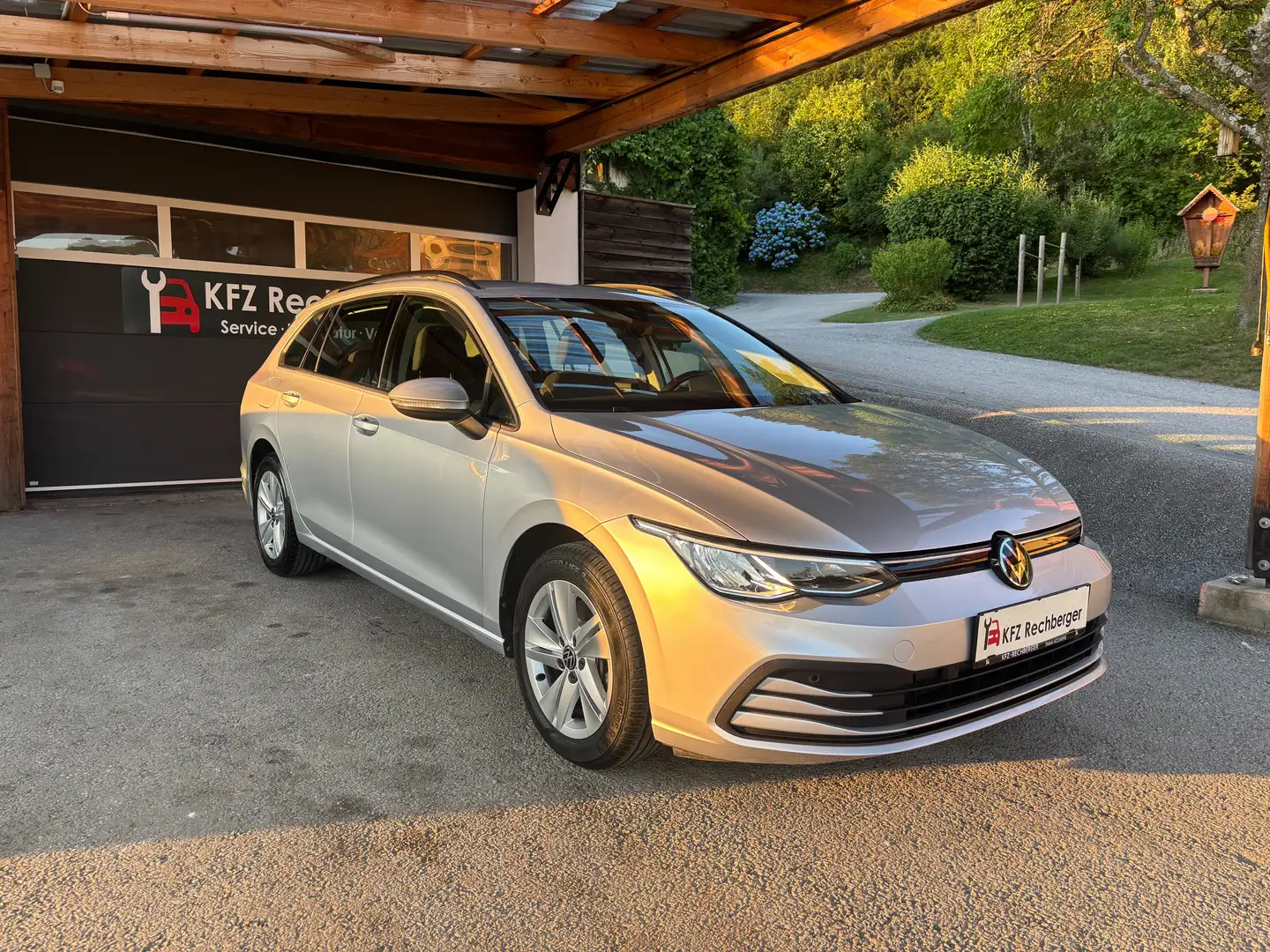 Volkswagen Golf Variant LIFE LED SHZ NAVI APP MULTI ACC KLIMATR. PDC Silber - 1