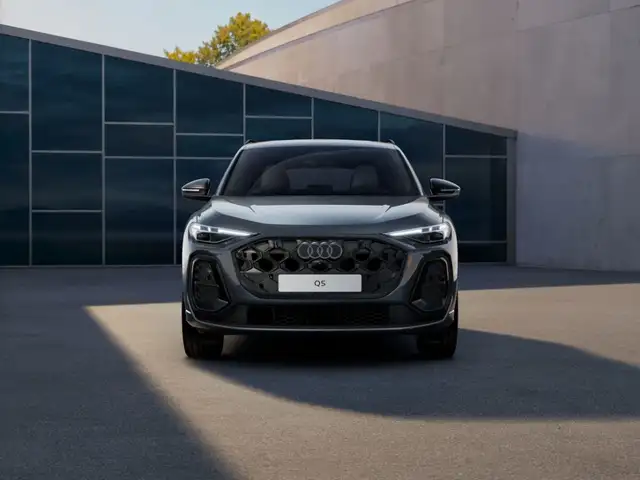 Audi Q5 view 2