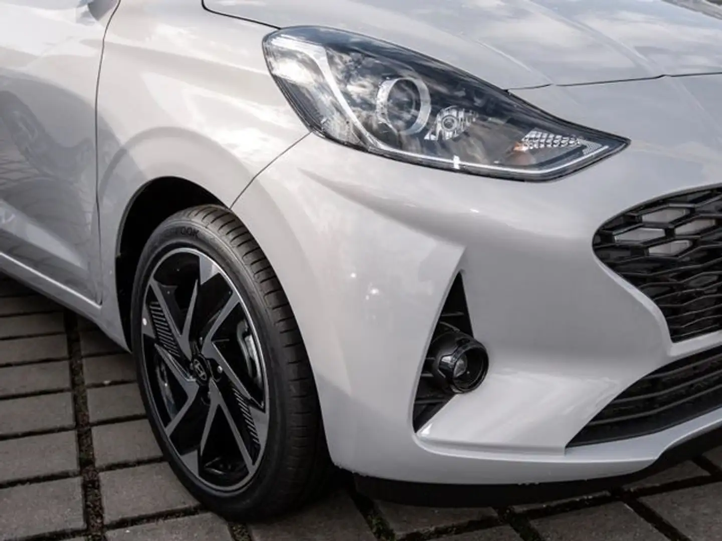 Hyundai i10 1.2 Prime *Automatik*NAVI*SHZ*CARPLAY*KLIMAAUTO* Gris - 2