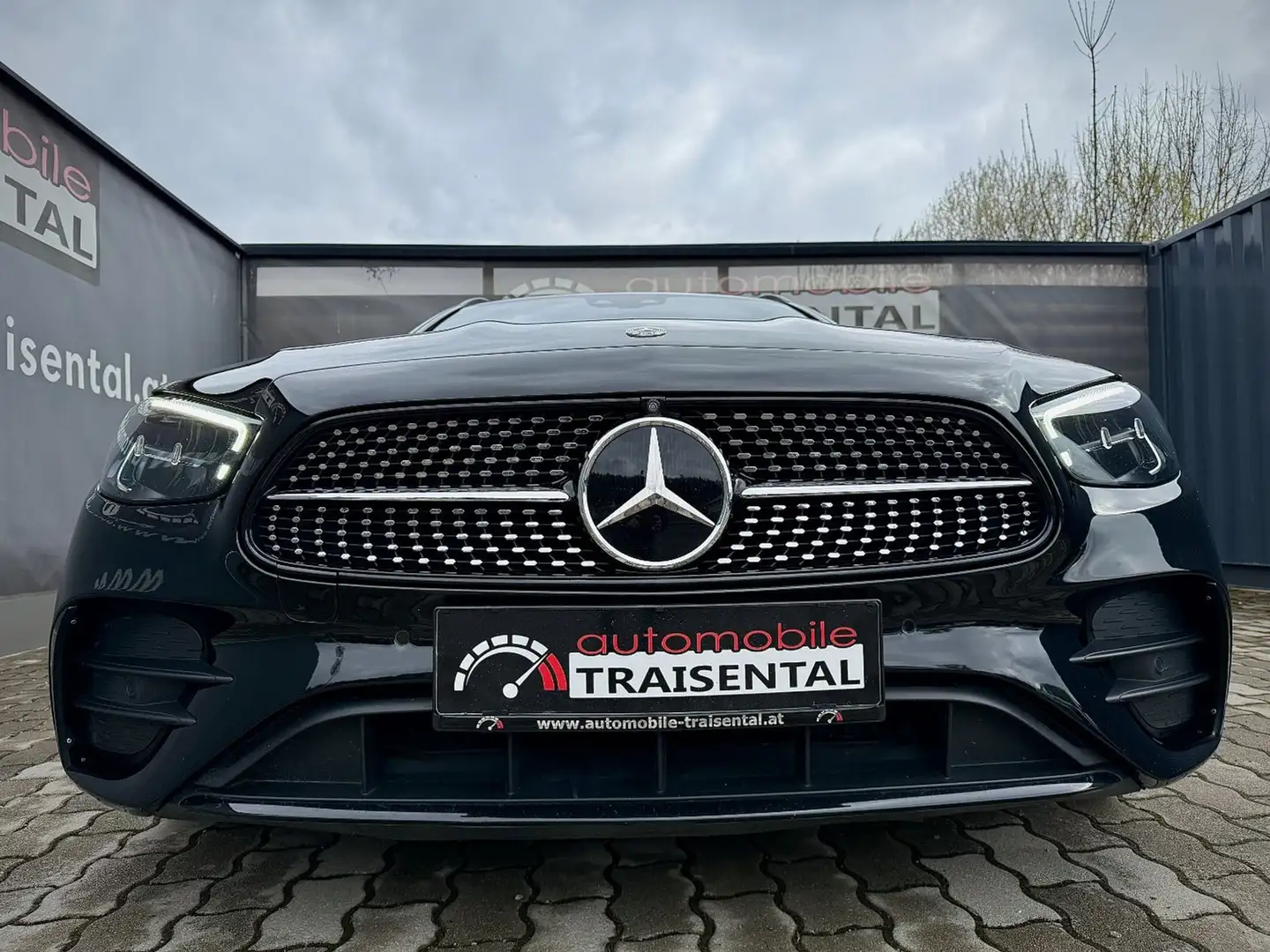 Mercedes-Benz E 200 d AMG Line /LED.Scheinwerfer/ACC/Kamera/Keyless Schwarz - 2