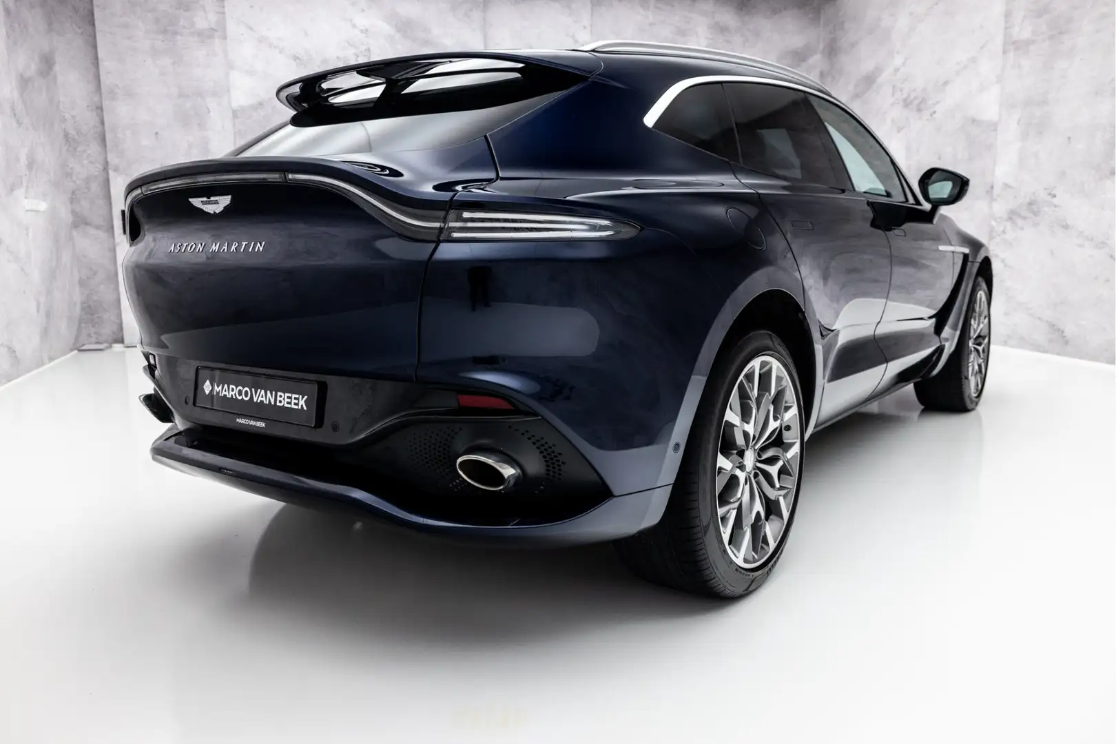 Aston Martin DBX 4.0 V8 | Pano | Stoelventilatie 4X | Premium Audio Blau - 2