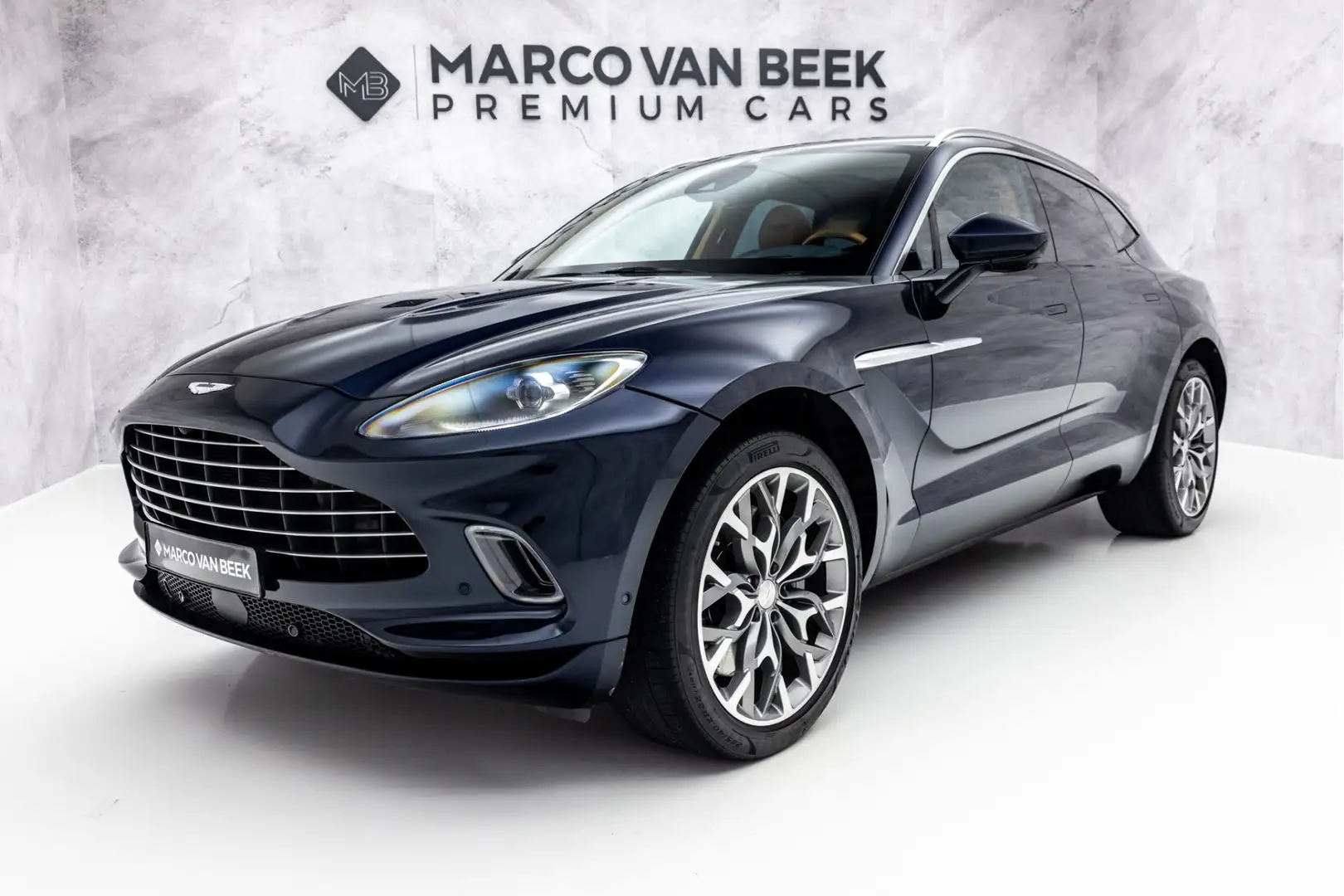 Aston Martin DBX 4.0 V8 | Pano | Stoelventilatie 4X | Premium Audio Blau - 1