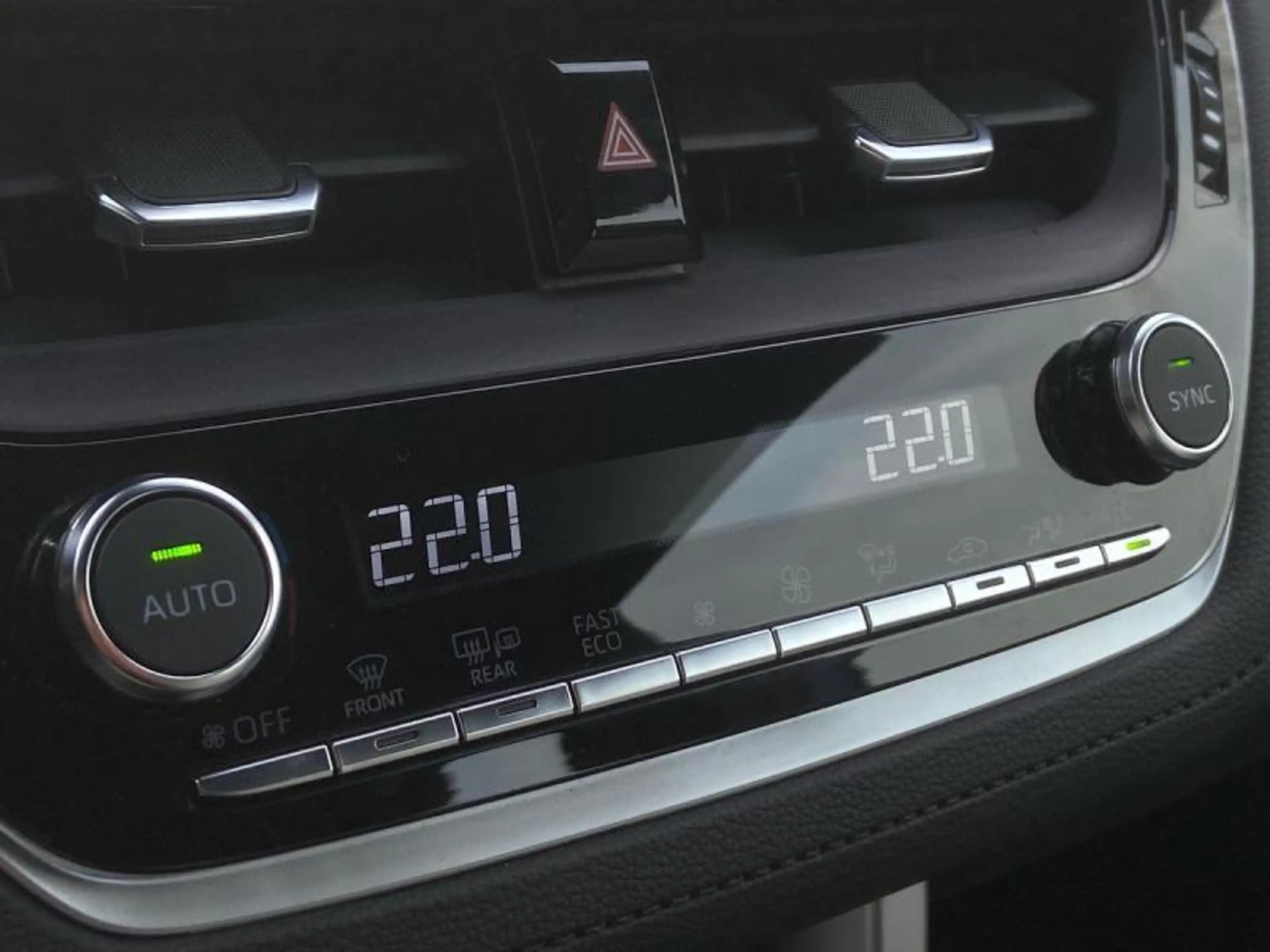 Toyota Corolla Cross Style+cam+gps+sens V+A — photo 13