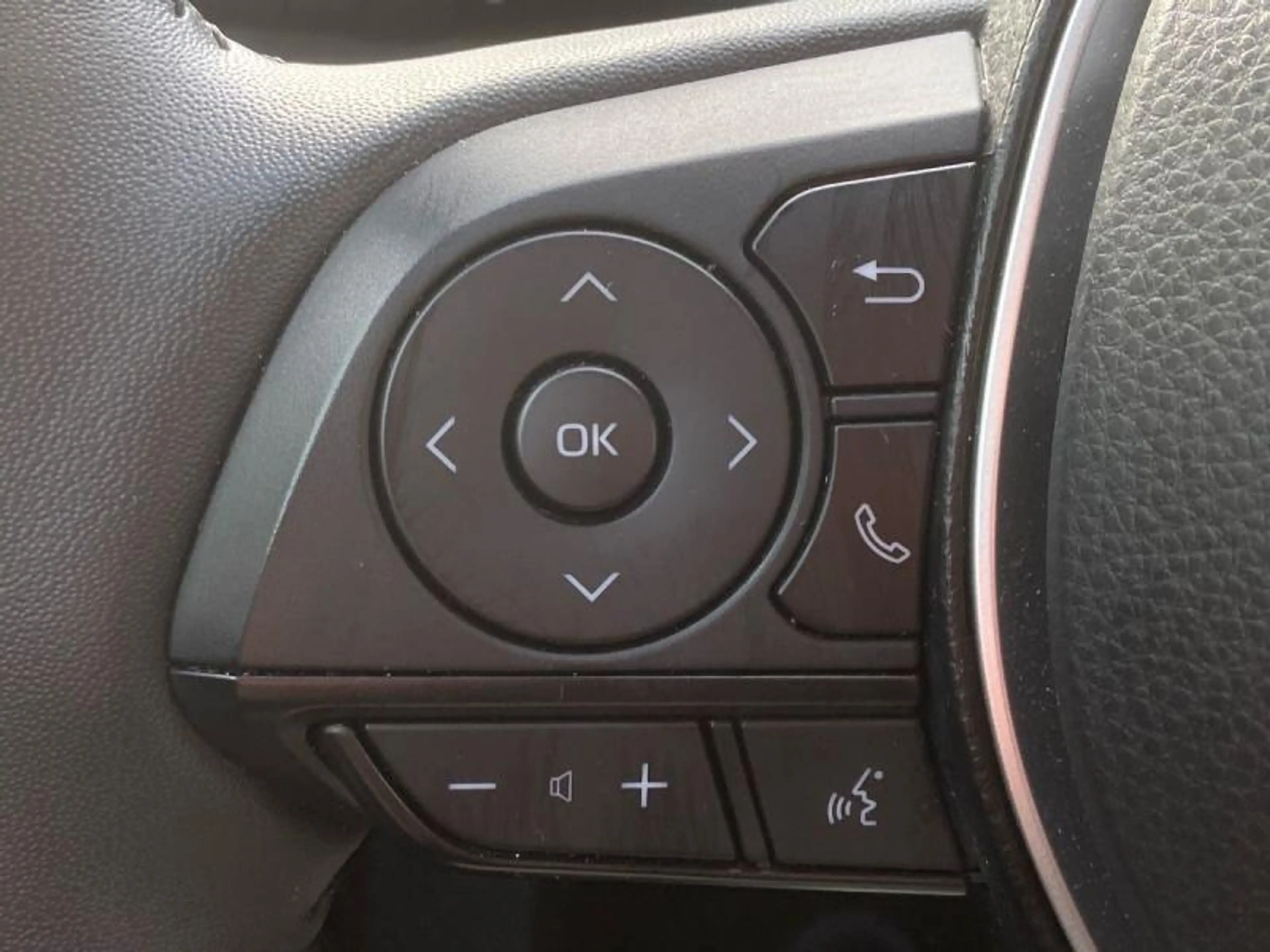 Toyota Corolla Cross Style+cam+gps+sens V+A — photo 14