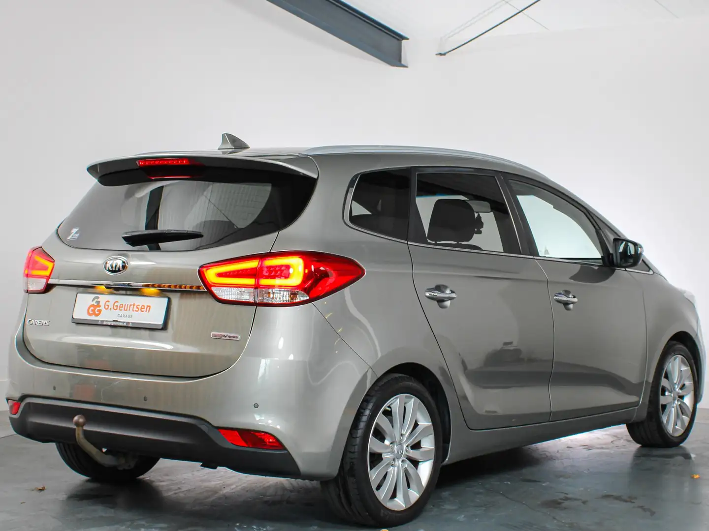 Kia Carens 1.6 GDi DynamicLine, 7-Persoons, Trekhaak, Navigat Grijs - 2