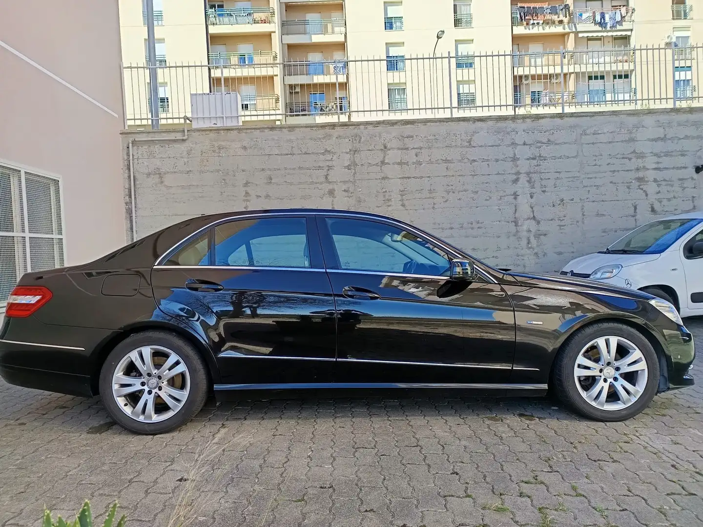 Mercedes-Benz E 220 E 220 cdi be Avantgarde Nero - 2