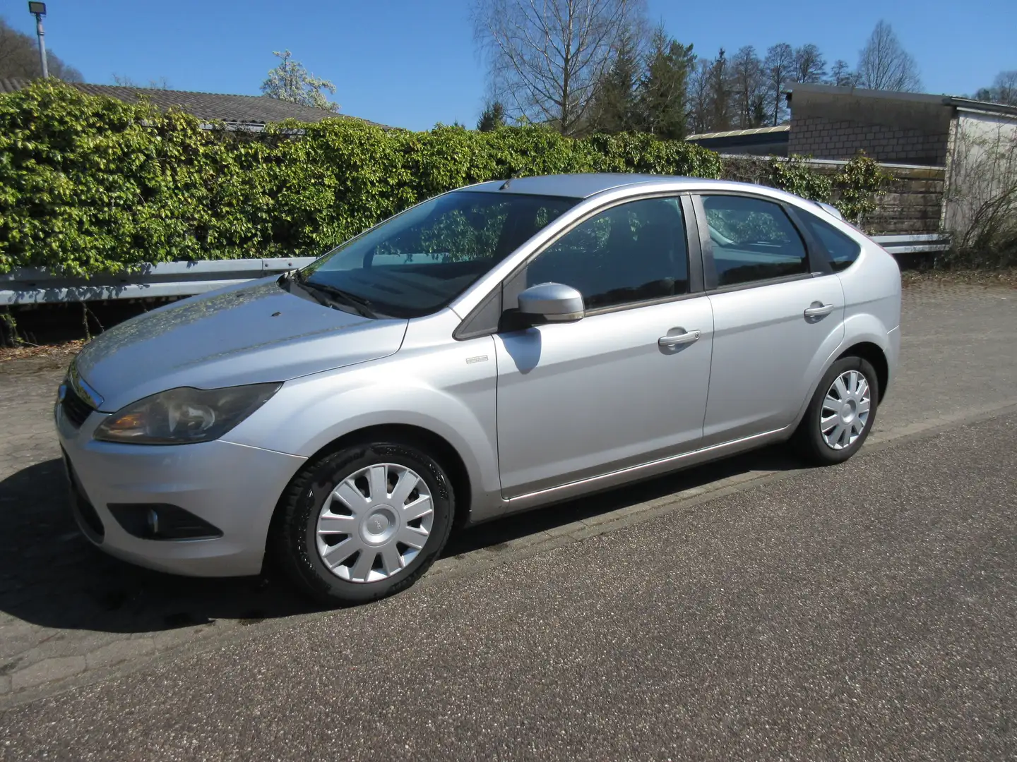 Ford Focus Focus Fließheck  5-Türer 1.6 Ti-VCT Sport Silber - 1