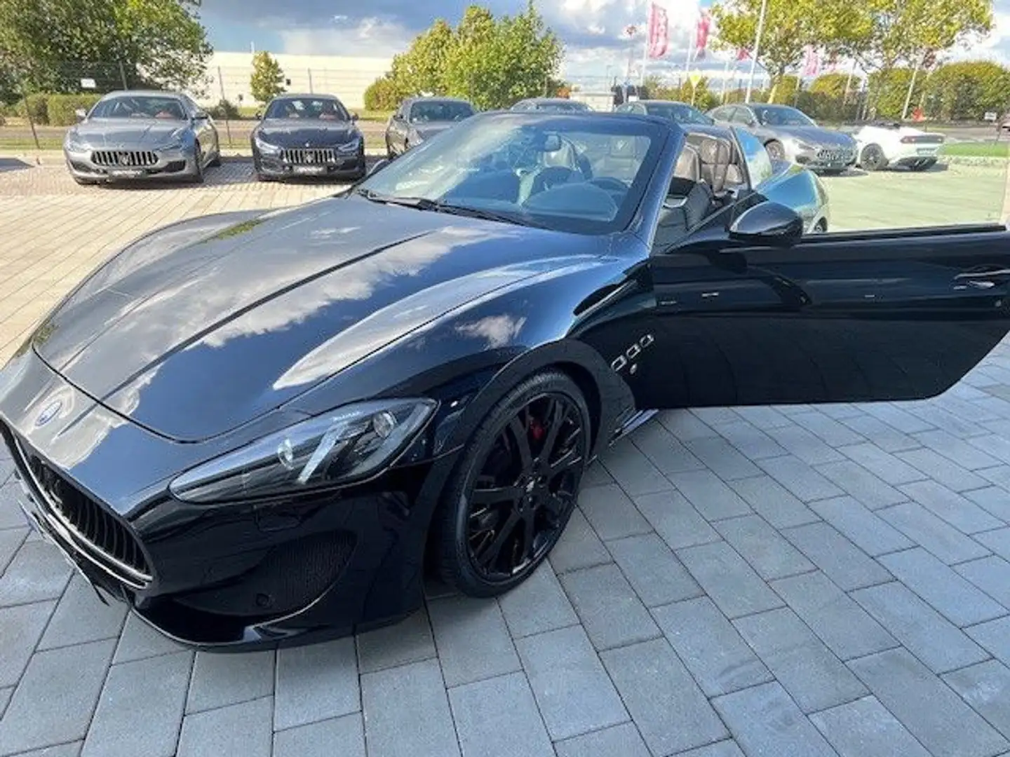 Maserati GranCabrio SPORT D-FAHRZEUG*NOVITEC*20"*BI-XENON crna - 2