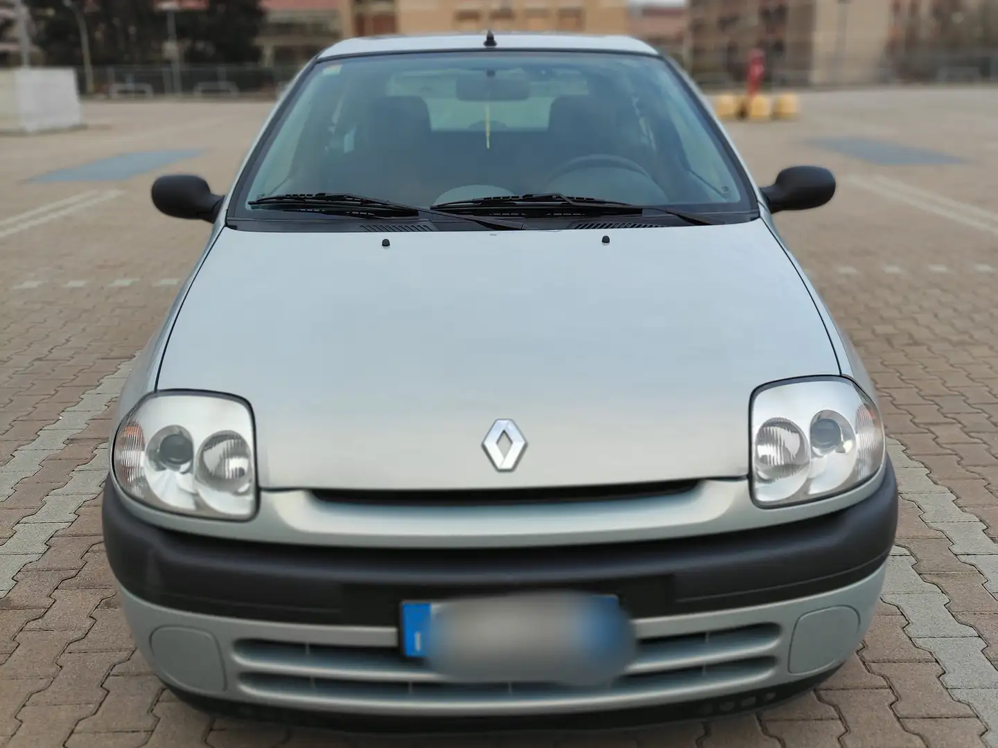 Renault Clio Clio 3p 1.2 RN 2airbag Srebrny - 1