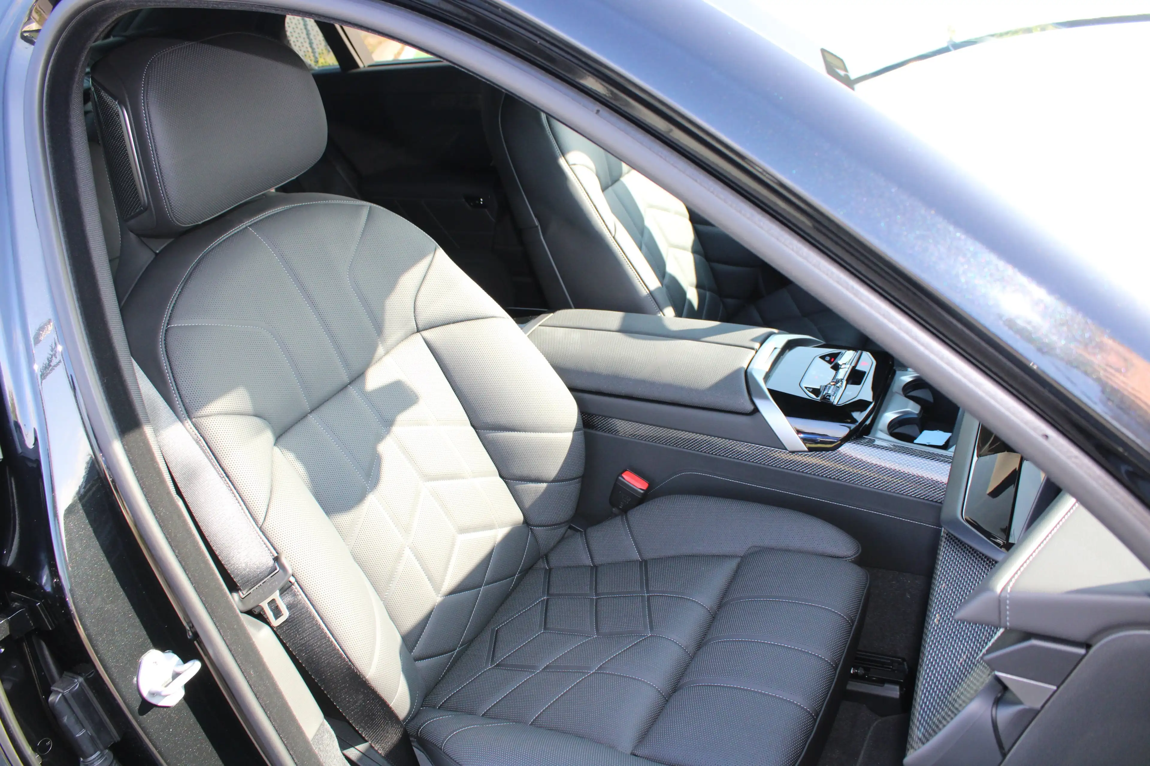 BMW i7 50 xDrive — photo 14