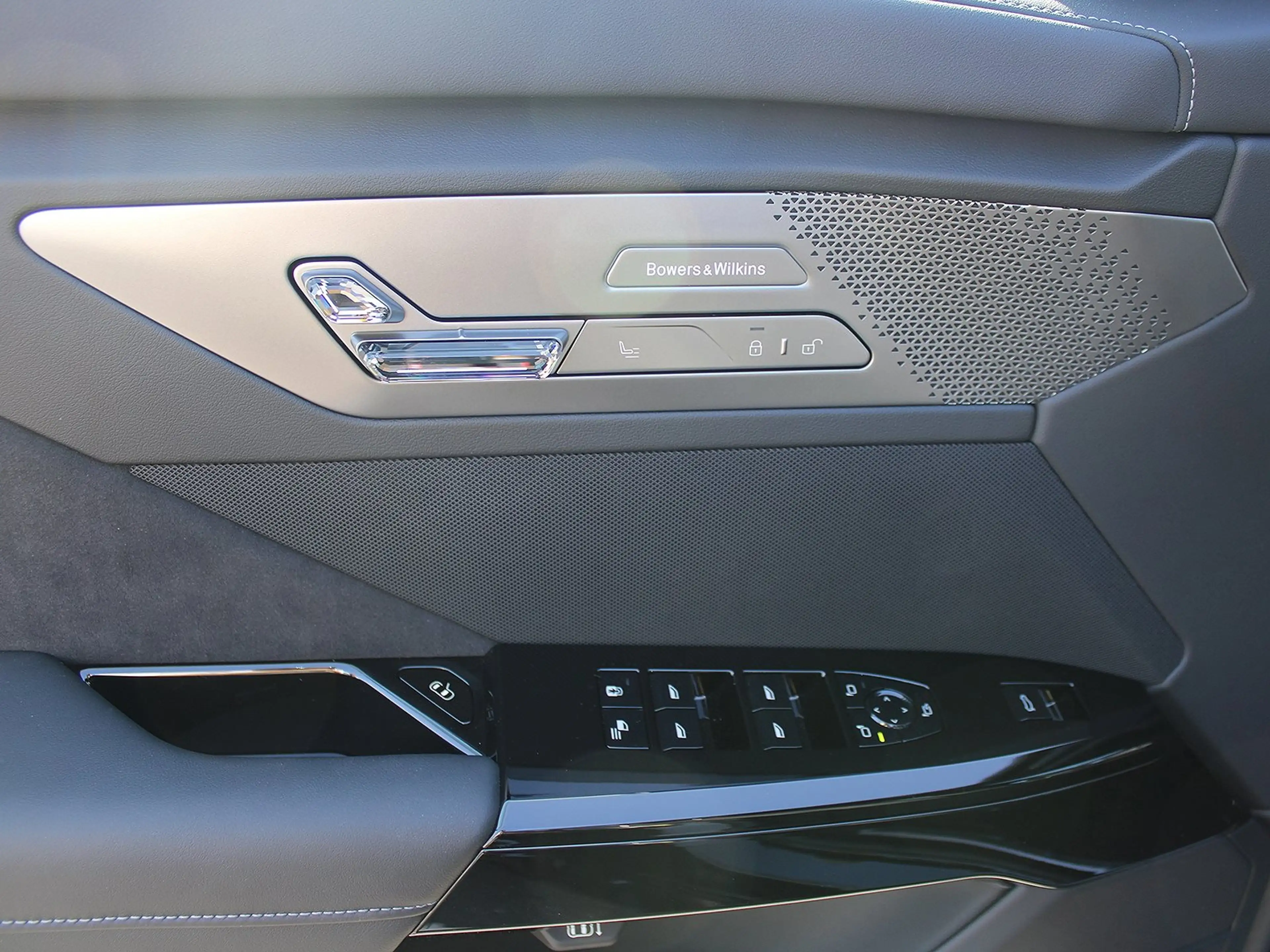 BMW i7 50 xDrive — photo 10