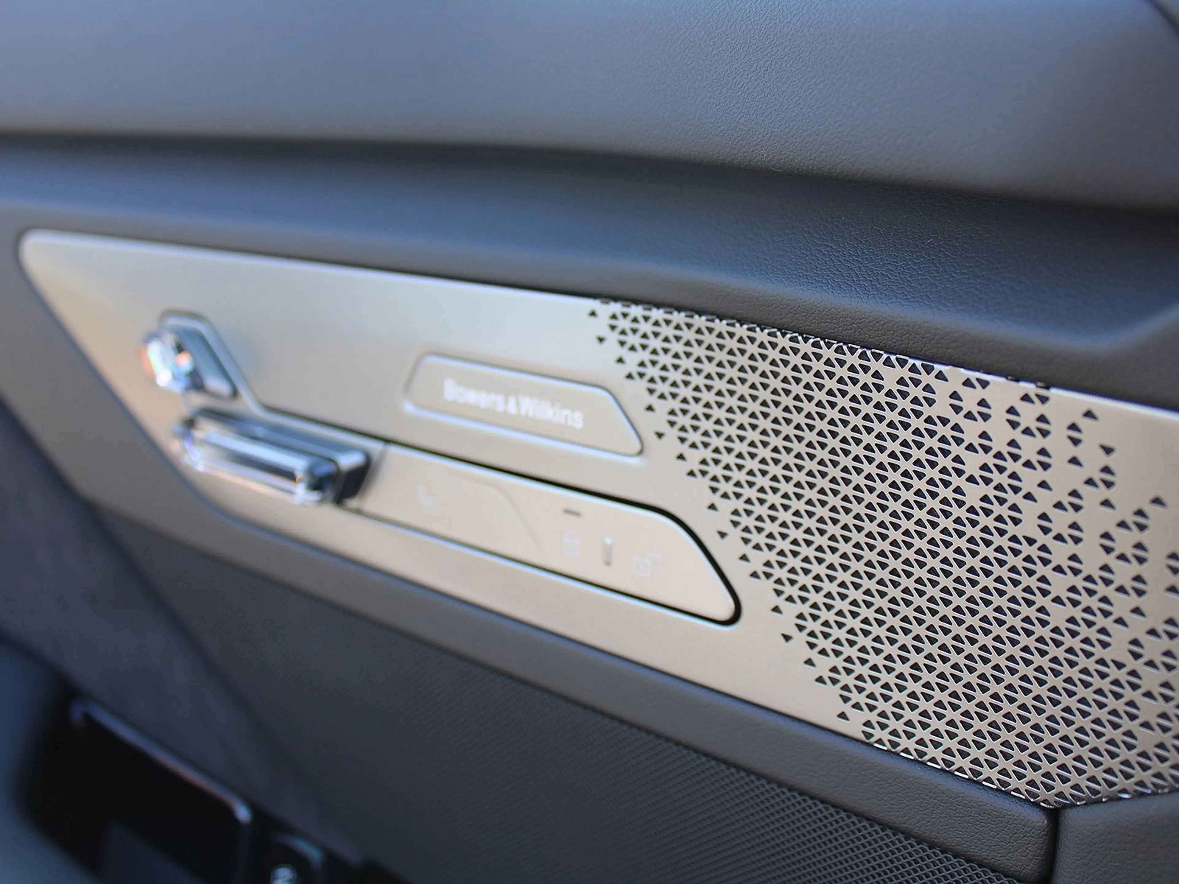 BMW i7 50 xDrive — photo 11