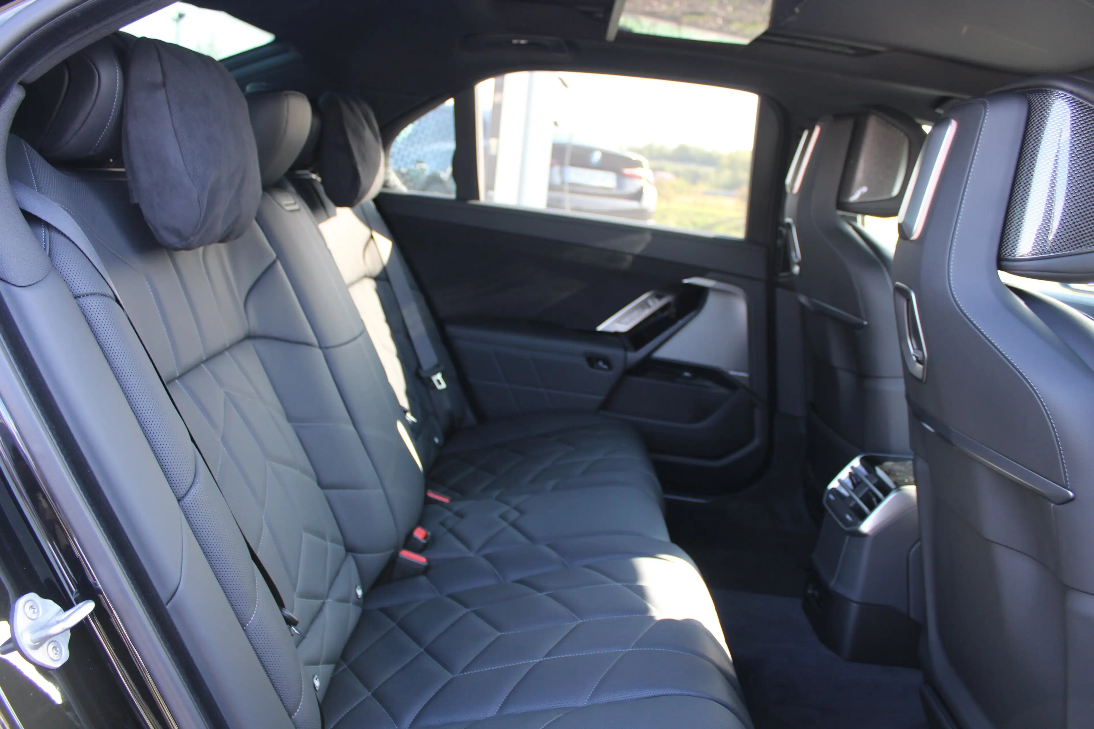 BMW i7 50 xDrive — photo 15