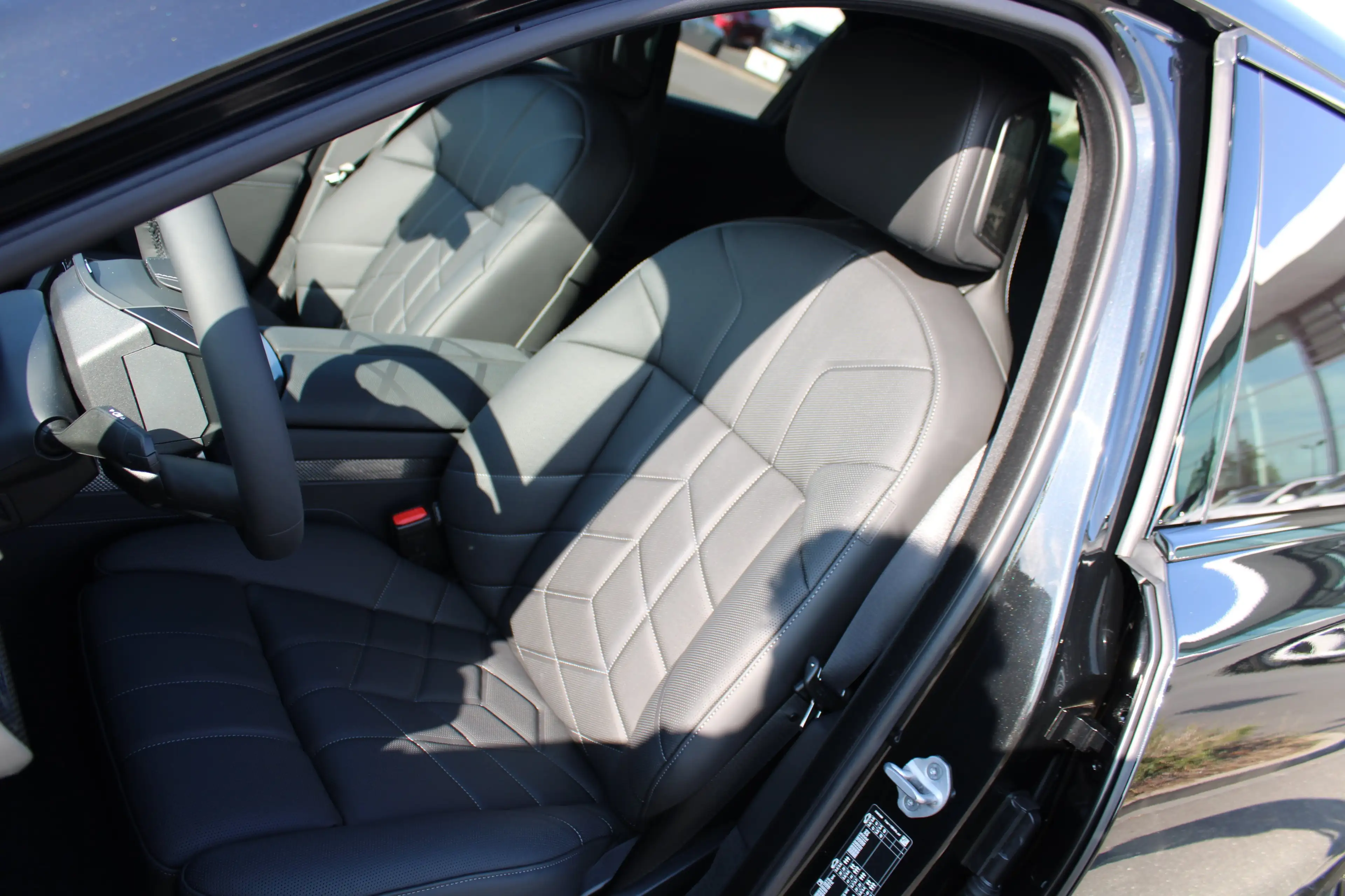 BMW i7 50 xDrive — photo 13