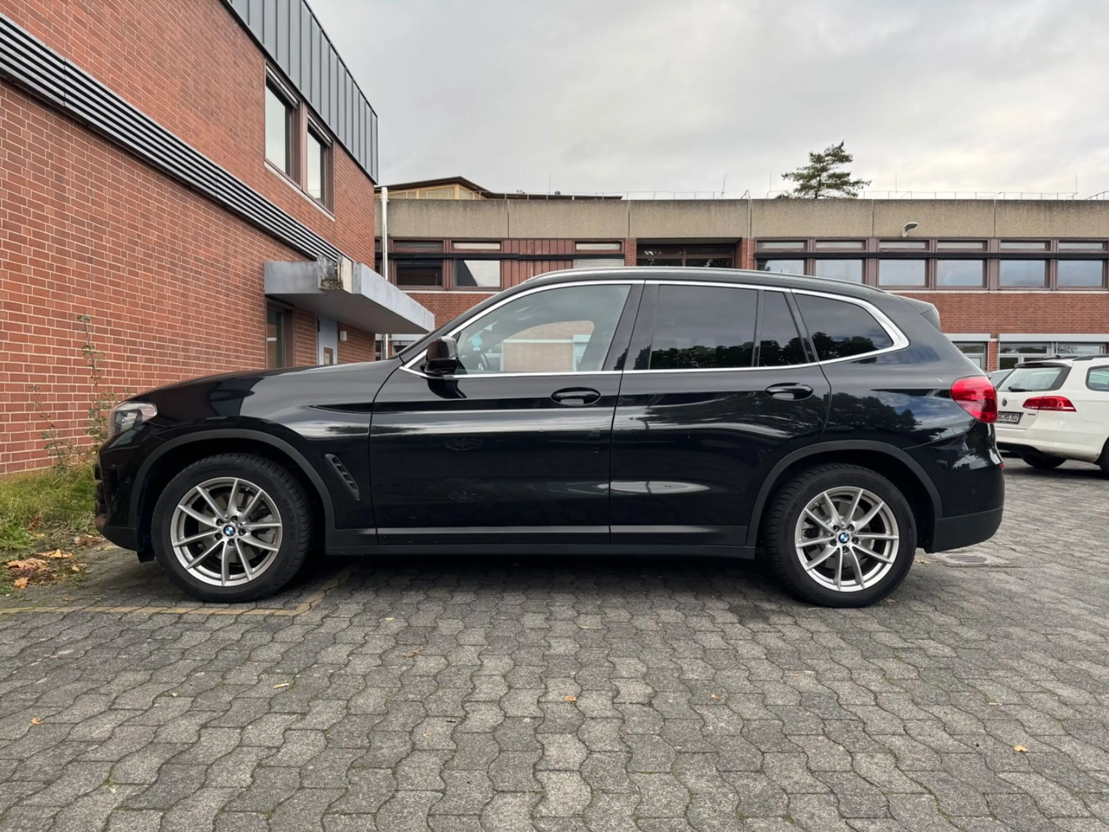 BMW X3 xDrive 20 d Advantage *PANO*LEDER*PARKASSIST* — photo 8