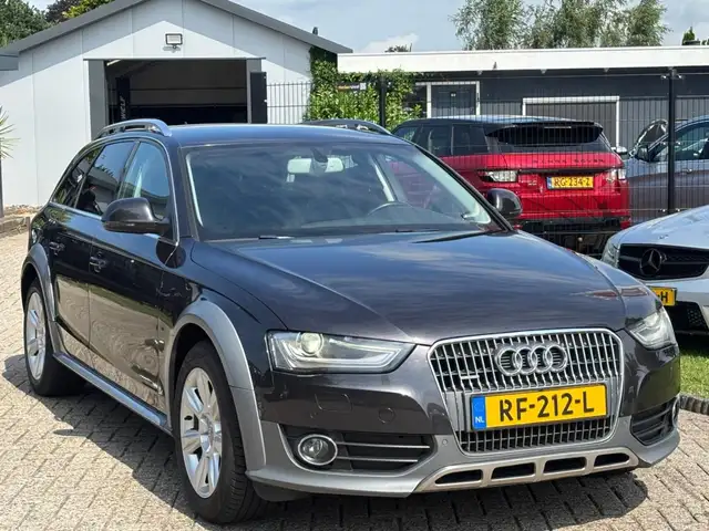 Audi A4 view 3