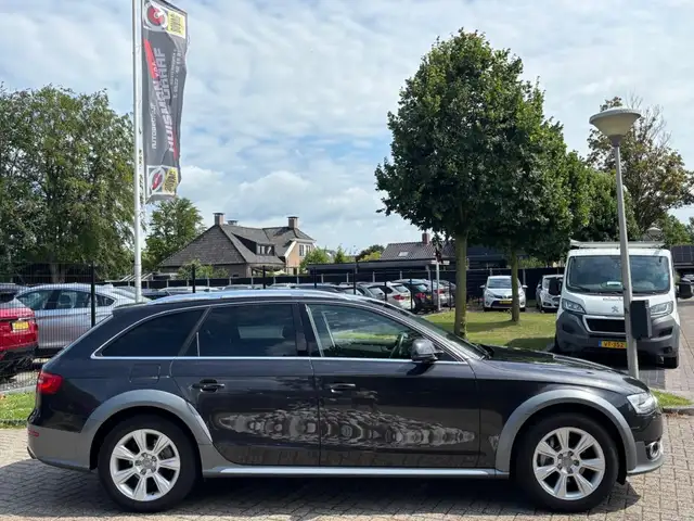 Audi A4 view 5