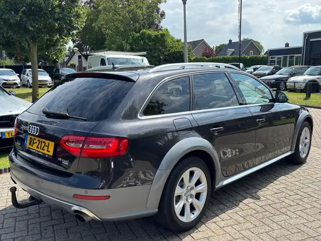 Audi A4 view 6