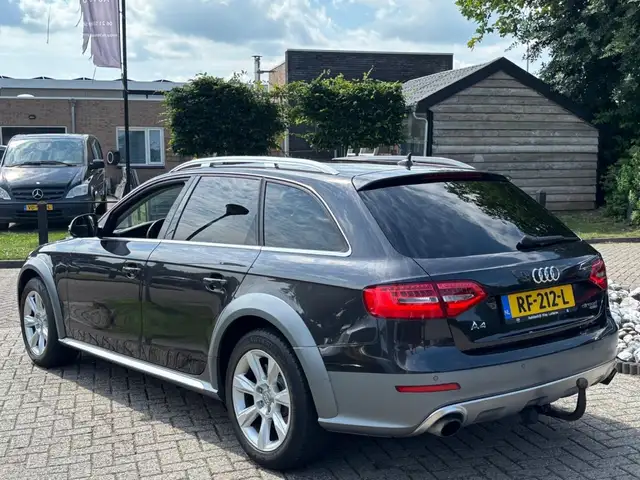 Audi A4 view 8