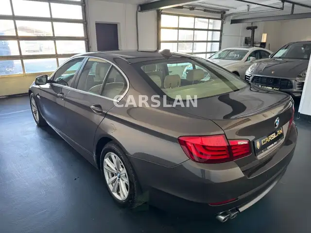BMW 5 Series view 10