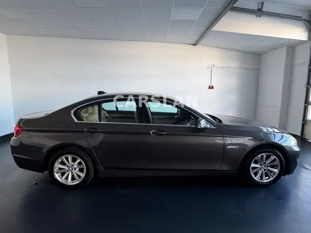BMW 5 Series view 8