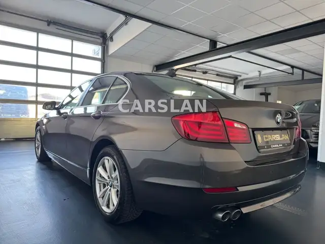 BMW 5 Series view 13