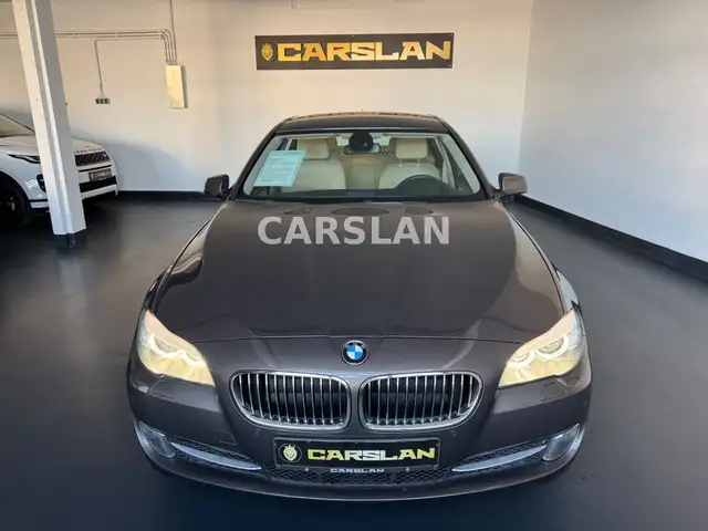 BMW 5 Series view 3