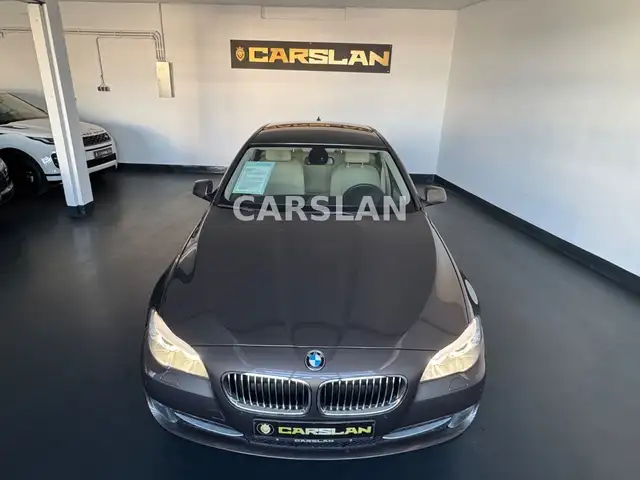 BMW 5 Series view 6