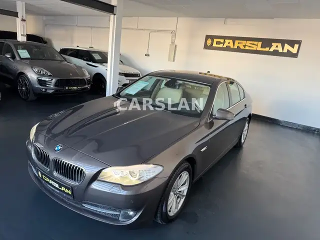 BMW 5 Series view 4