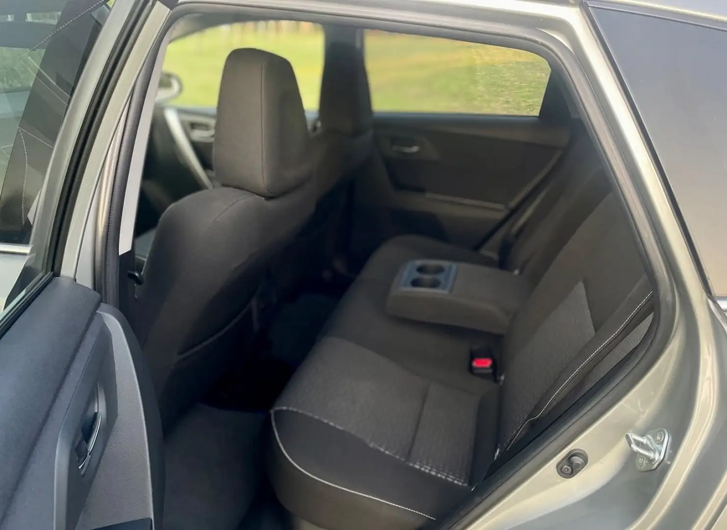 Toyota Auris 1.8 Hybrid Life Grau - 1